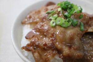 キューピー3分クッキングのレシピ・うまだれ焼き肉丼