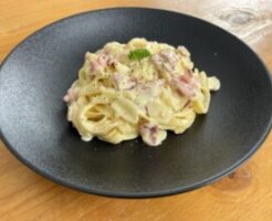DAIGOも台所のレシピ・キャベツとベーコンのチーズうどん