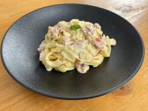 DAIGOも台所のレシピ・キャベツとベーコンのチーズうどん