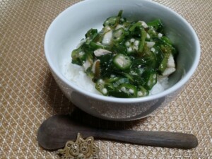 なないろ日和のレシピ・モロヘイヤとエノキのあんかけ丼