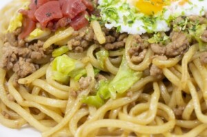 きょうの料理ビギナーズのレシピ・豚ひき肉の甘辛焼きそば