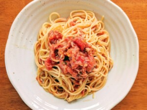 ノンストップのレシピ・トマトとオリーブの冷製パスタ
