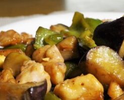 キューピー3分クッキングのレシピ・なすと鶏肉の甘みそ炒め