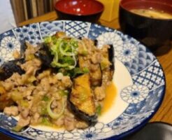 昼めし旅のレシピ・秋ナスのしぎ焼き 肉味噌のせ