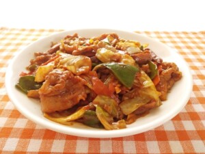 きょうの料理のレシピ・牛こまとにんじん、ピーマンのオイスターしょうゆ蒸し