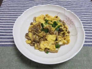 きょうの料理のレシピ・きのこと卵のふんわり炒め