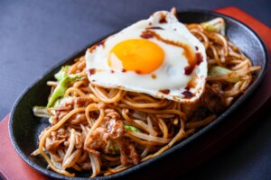 ZIPのレシピ・肉盛り目玉焼きそば