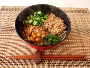 DAIGOも台所のレシピ・きのこ納豆そば