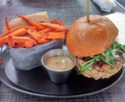 食卓のひみつのレシピ・サーモンアボカドバーガー