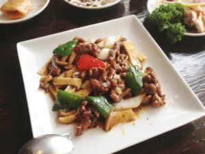 キューピー3分クッキングのレシピ・牛こまと大豆のみそマヨ炒め