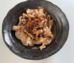 キューピー3分クッキングのレシピ・舞茸と豚肉のさっぱり炒め
