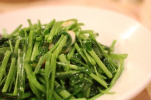 ミキティダイニングのレシピ・空芯菜の炒め物