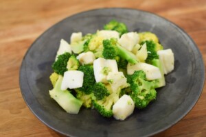 ミキティダイニングのレシピ・ブロッコリーとイカのニンニクバター炒め