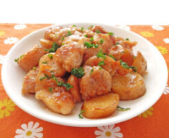 キューピー3分クッキングのレシピ・里芋と鶏肉のガリバタ炒め