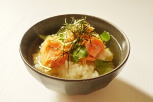 ミキティダイニングのレシピ・サーモンのピリ辛茶漬け