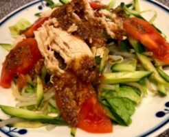 トリセツショーのレシピ・鶏むね肉の蒸し鶏サラダ