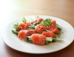 ミキティダイニングのレシピ・サーモンのサラダ巻き