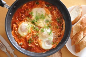 DAIGOも台所のレシピ・ソーセージと卵のボスカイオーラ