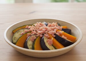 どさんこワイド179のレシピ・かぼちゃと茄子のベーコン蒸し