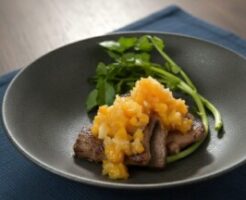 ぺこもぐキッチンのレシピ・サルティンボッカ 柿のソース