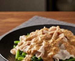 DAIGOも台所のレシピ・春菊とゆで豚のごまソース
