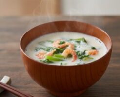 ひるおびのレシピ・春菊と桜エビの豆乳みそ汁