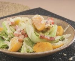 食卓のひみつのレシピ・柿のグリルシーザーサラダ