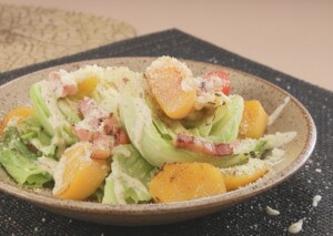 食卓のひみつのレシピ・柿のグリルシーザーサラダ
