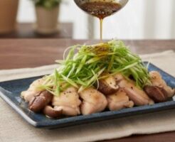 キューピー3分クッキングのレシピ・鶏ももと椎茸の蒸し焼き ねぎこしょうオイル