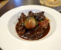 きょうの料理ビギナーズのレシピ・鶏肉の赤ワイン煮