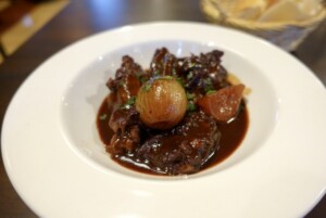 きょうの料理ビギナーズのレシピ・鶏肉の赤ワイン煮