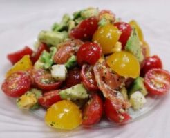 ザ共通テンのレシピ・アボカドとミニトマトのサラダ