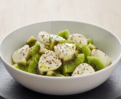 きょうの料理のレシピ・キウイとモッツァレラチーズのサラダ