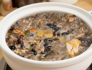 土曜はナニするのレシピ・ブラック薬膳鍋