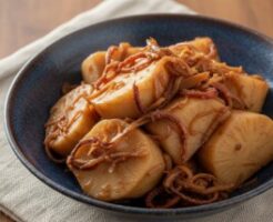 ぺこもぐキッチンのレシピ・里いもとさきいかのこっくり煮