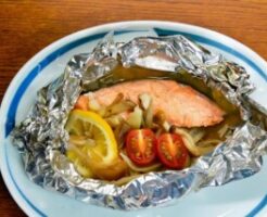 ミキティダイニングのレシピ・鮭のホイル包み焼き