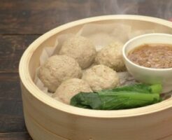 キューピー3分クッキングのレシピ・鶏だんごのふんわり蒸し 甘酢しょうがだれ