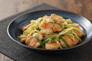 DAIGOも台所のレシピ・鶏のどっさりねぎ塩だれ炒め