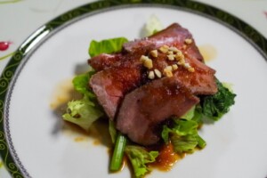 DAIGOも台所のレシピ・牛もも肉のステーキ サラダ仕立て