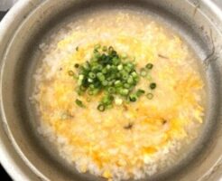 ぽかぽかのレシピ・フライドチキンのスパイス香る鶏雑炊