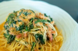 ノンストップのレシピ・ベーコンとホウレンソウのトマトクリームパスタ