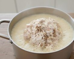 DayDay(デイデイ)のレシピ・カリフラワーと豆乳の真っ白鍋