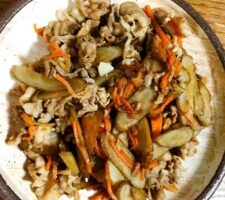 キューピー3分クッキングのレシピ・春の根菜と豚こまの梅ごま炒め