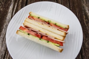 きょうの料理ビギナーズのレシピ・きゅうり・ハム・トマトサンド