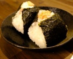 ミキティダイニングのレシピ・鮭～おにぎりの具