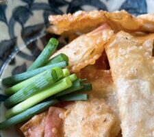 ぺこもぐキッチンのレシピ・鶏肉と大葉の揚げワンタン