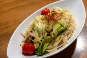 滝沢カレン&和田明日香のフィーリンきっちんのレシピ・春キャベツと納豆ペペロンパスタ