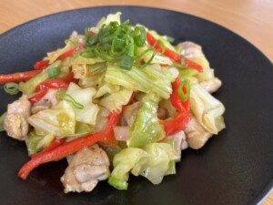 滝沢カレン&和田明日香のフィーリンきっちんのレシピ・春キャベツと鶏肉のガリバタしょうゆ炒め