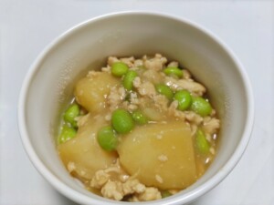 キューピー3分クッキングのレシピ・新じゃがと鶏ひきのとろみ煮