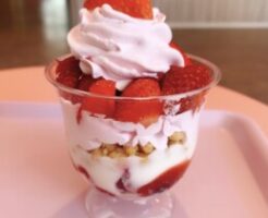 グレーテルのかまどのレシピ・いちごパフェ